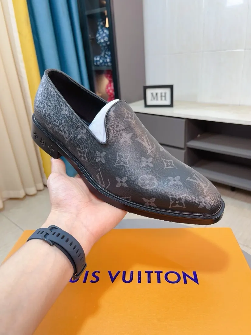 Ex-factory price 720🌹🌹High version [LV] Louis Vuitton's popular casual leather shoes🎖Fashionable and elegant🎖🎖Material: Original imported open-edge beaded cowhide, washed cowhide leather lining, original open-molded rubber outsole, high-end and classy, ​​elegant quality, instantly transforming into a handsome man ❤❤Standard\nNumber: 38-44